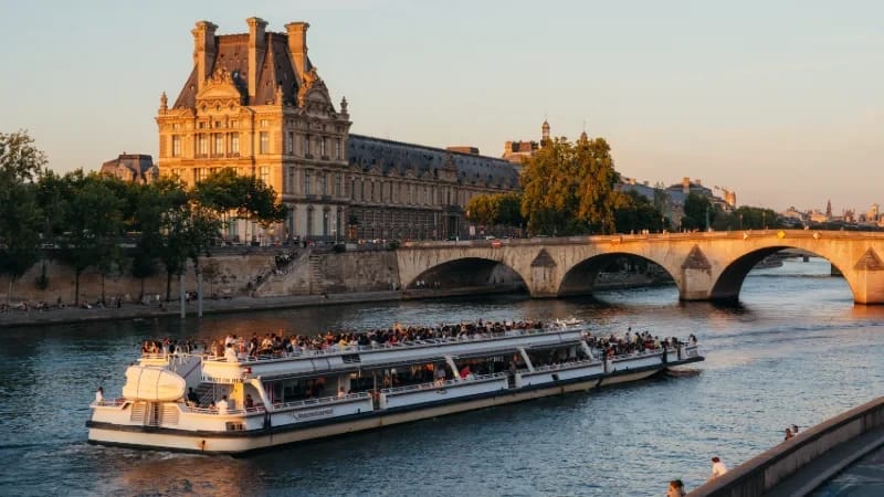 Monuments de Paris vus de la Seine : le guide ultime des Bateaux Mouches