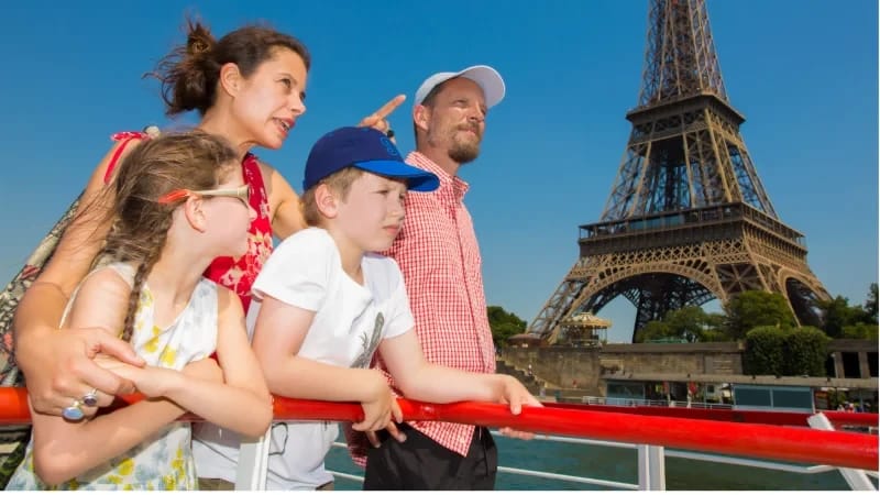 Visiter Paris en famille : la croisière promenade idéale avec enfants sur la Seine