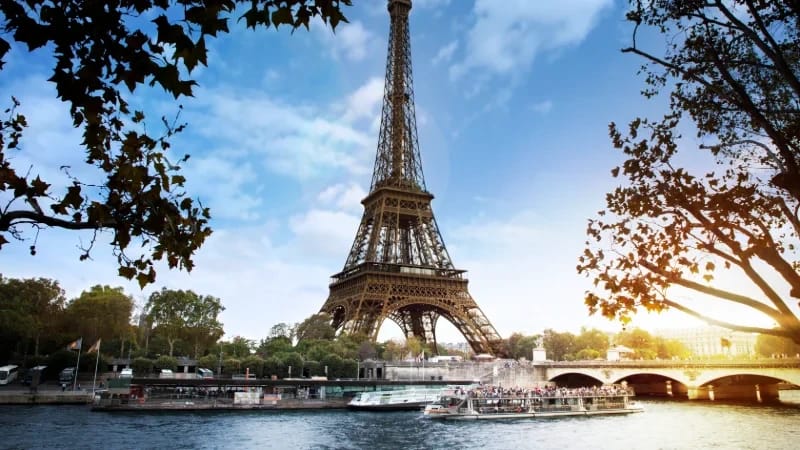 Port de la Bourdonnais : Le Guide Complet pour Embarquer aux Bateaux Parisiens