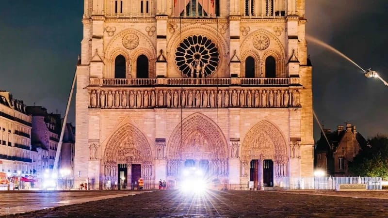 Balade historique autour de l'Île de la Cité : sur les traces des mystères de Notre‑Dame
