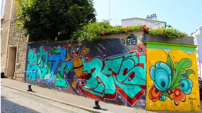 Visite Guidée ou Balade Solo : Pourquoi Choisir un Guide pour le Street Art ?