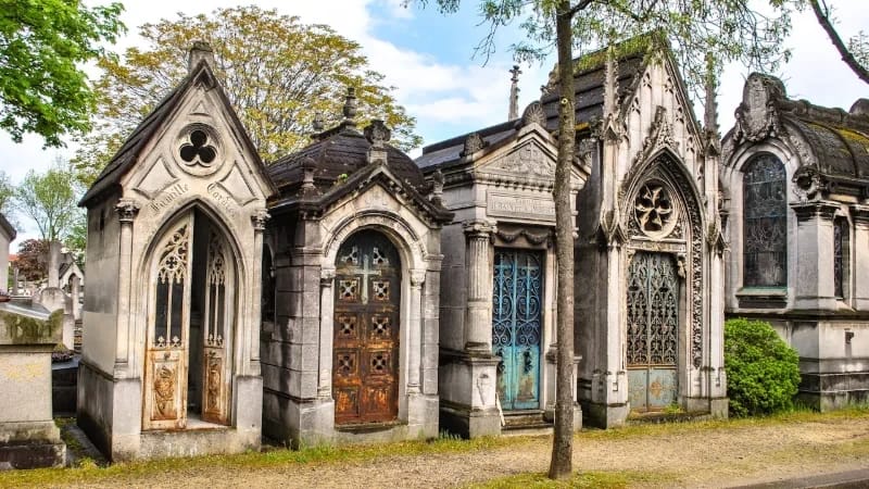 Visiter le Père Lachaise en Famille : Guide Pratique et Anecdotes pour Enfants