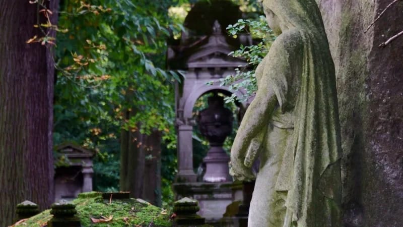 Informations Pratiques Père Lachaise : Métro, Horaires, Accès et Portes