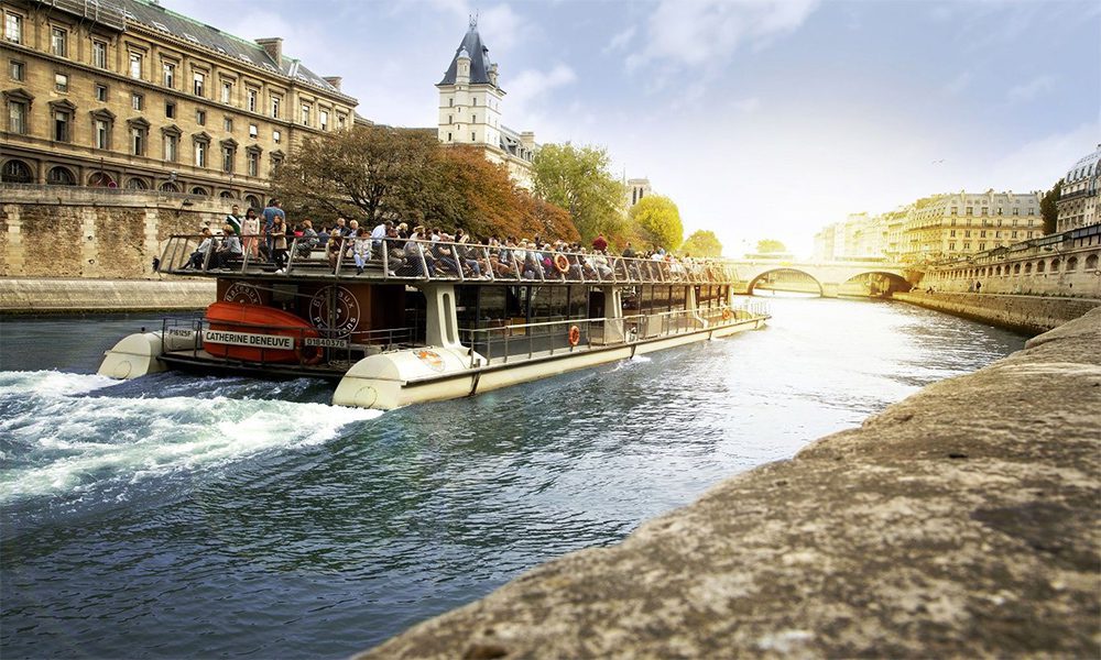 Open-air deck on the Seine