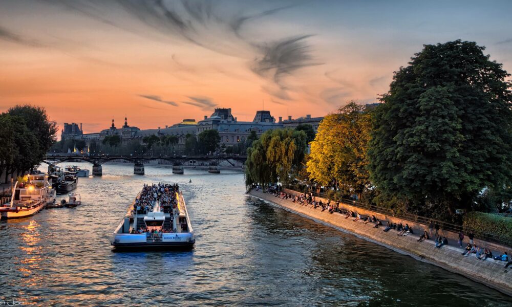 bateaux mouches dinner cruise paris