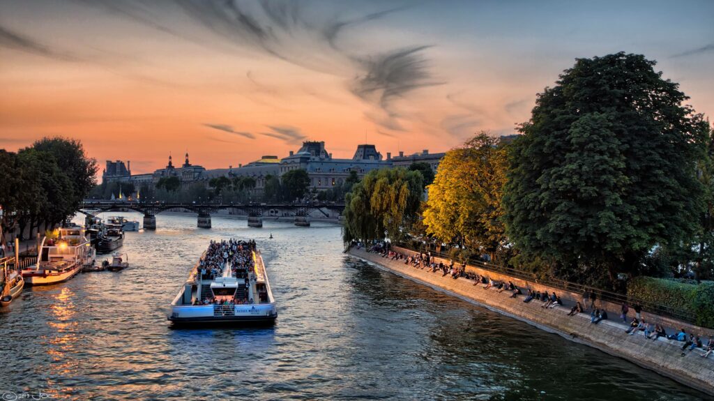 river cruise with les vedettes de paris