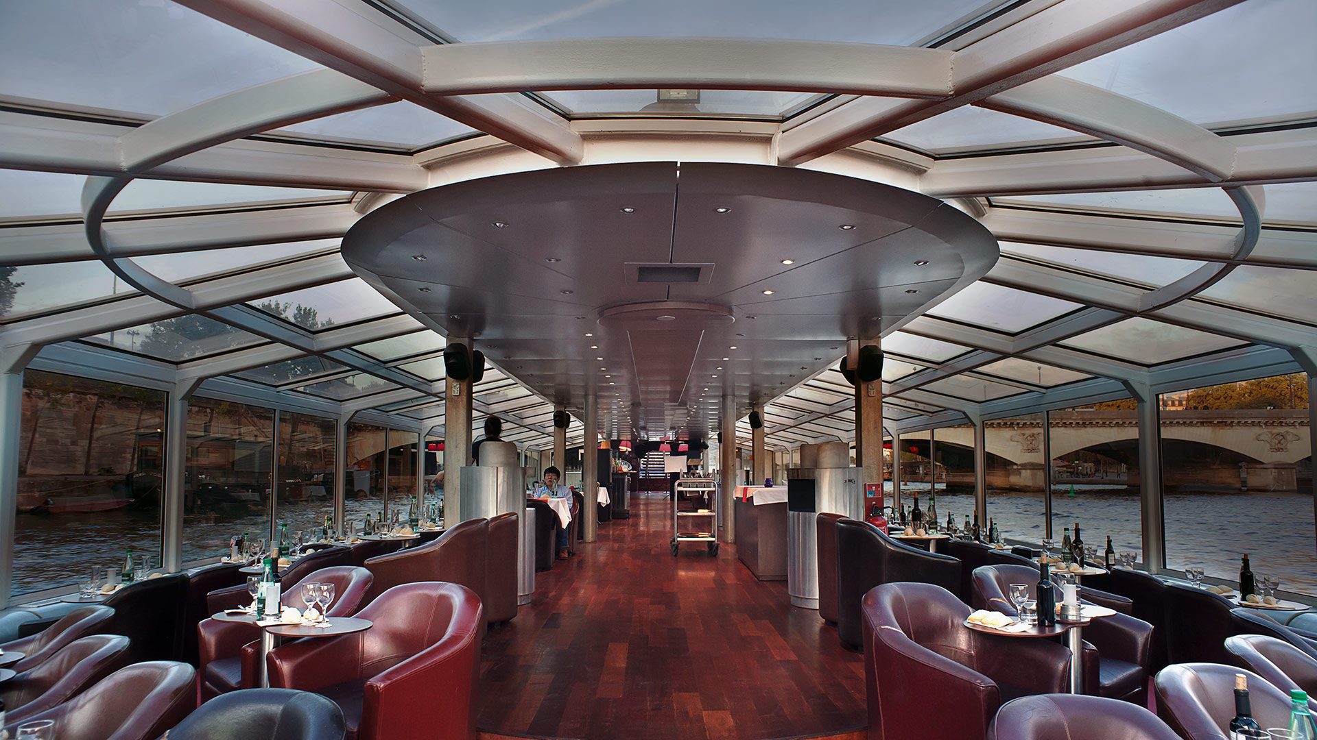 Vue extérieure bateau Paris en Scène