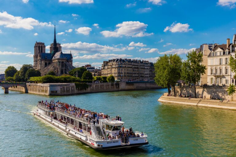 Bateaux-Mouches Sightseeing Cruise 2026: Prices, Schedule & Tickets