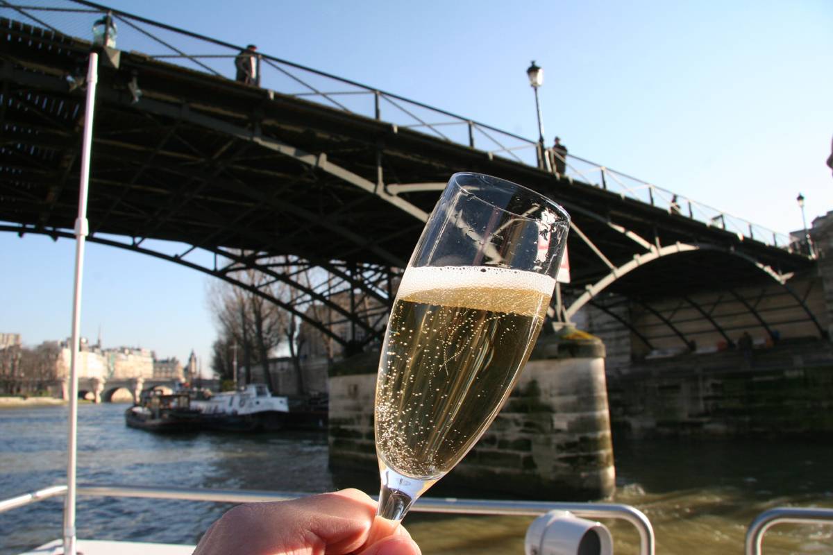 Crucero aperitivo musical – Vedettes de Paris, París de noche