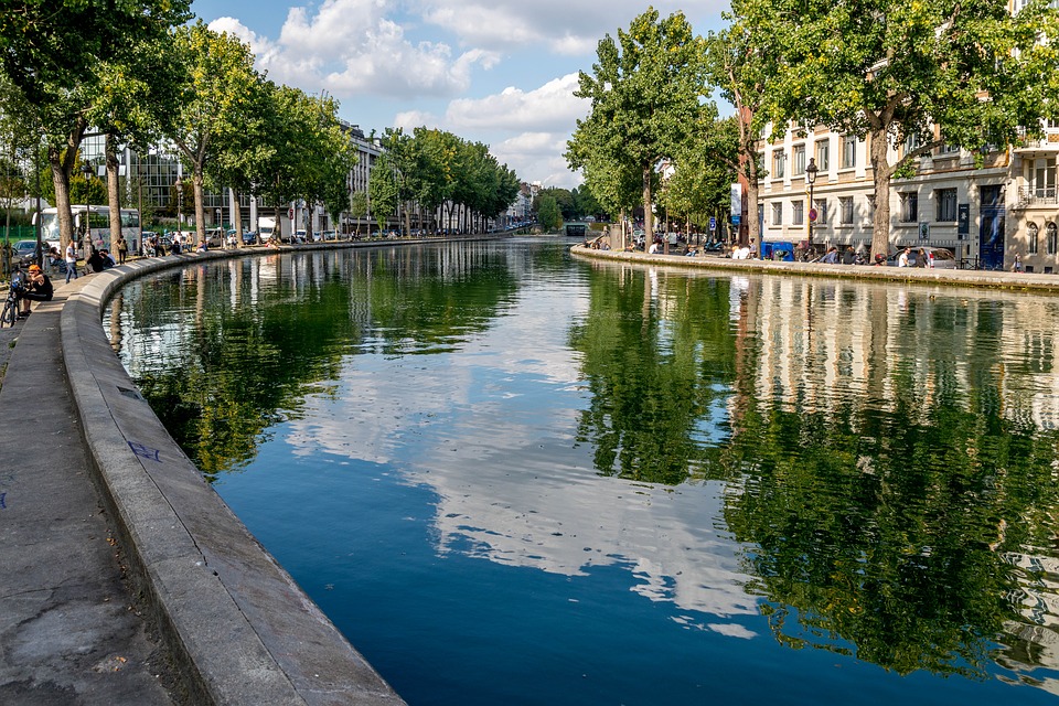 the authentic bateaux mouches dinner cruise in paris