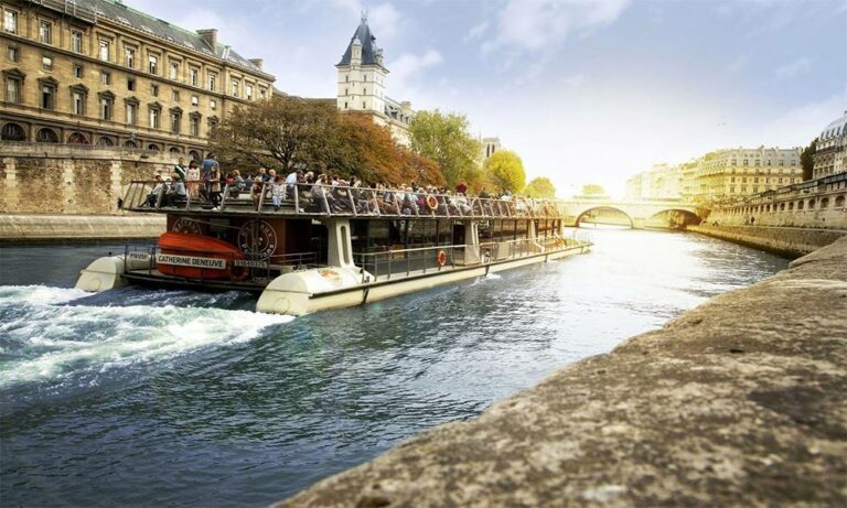 Croisière commentée Bateaux Parisiens : horaires, tarifs et parcours 2025