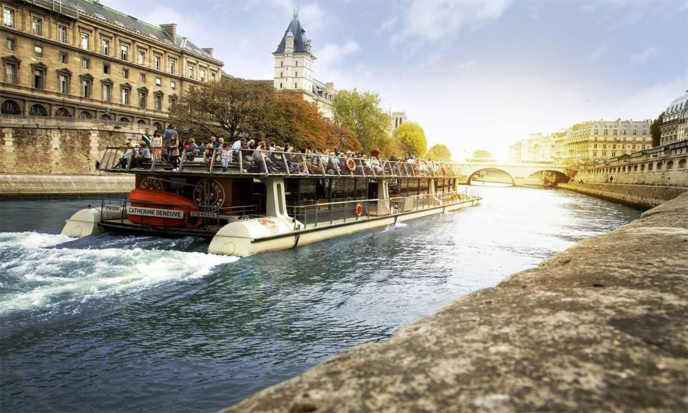 river cruise with les vedettes de paris