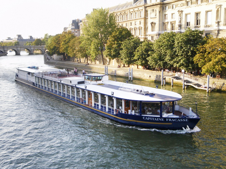 sightseeing boat cruise paris tickets