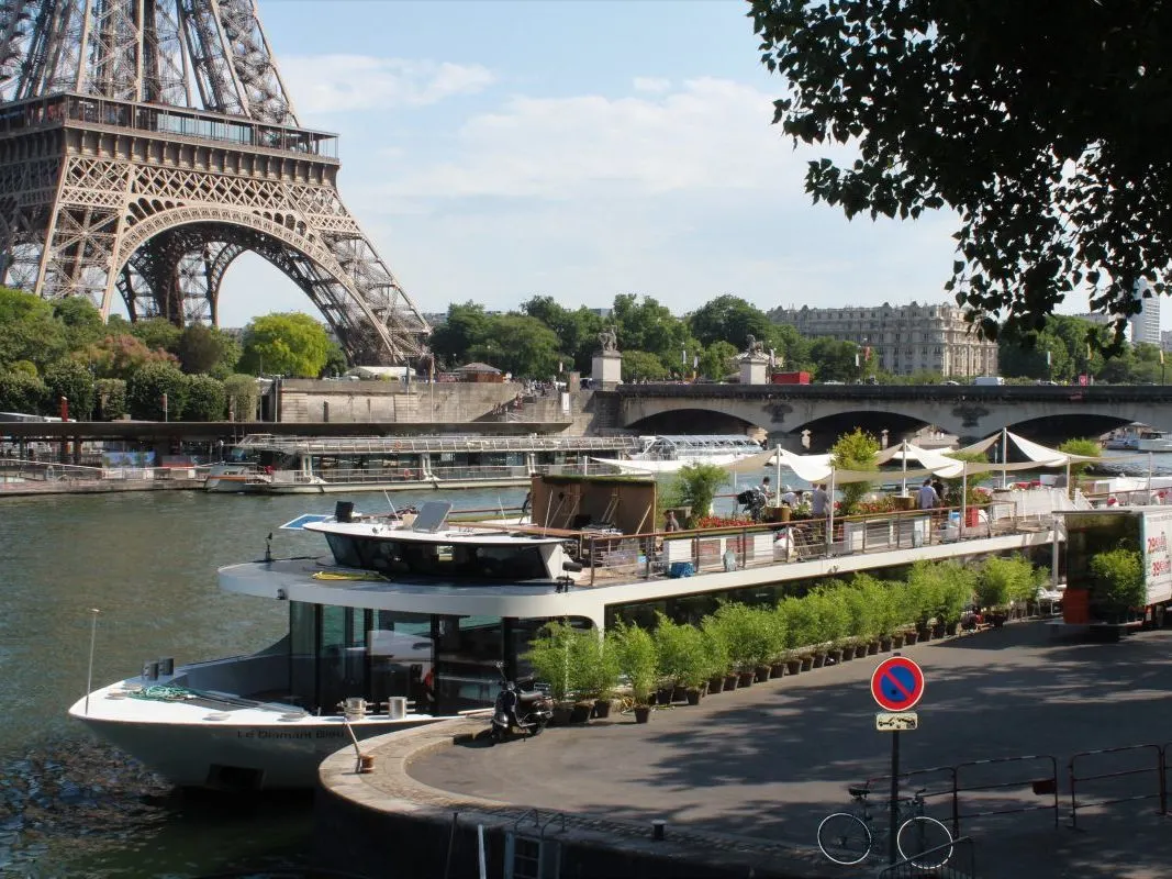 Le Diamant Bleu—lounge dinner cruise in Paris