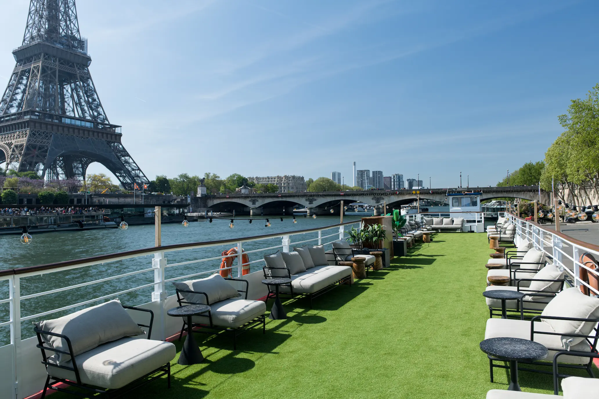 Déjeuner italien Trattoria en Seine - terrasse du Théo