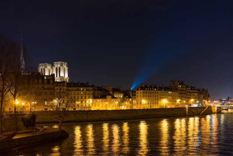 Night sightseeing cruise – Bateaux Parisiens: schedule, prices & route 2025