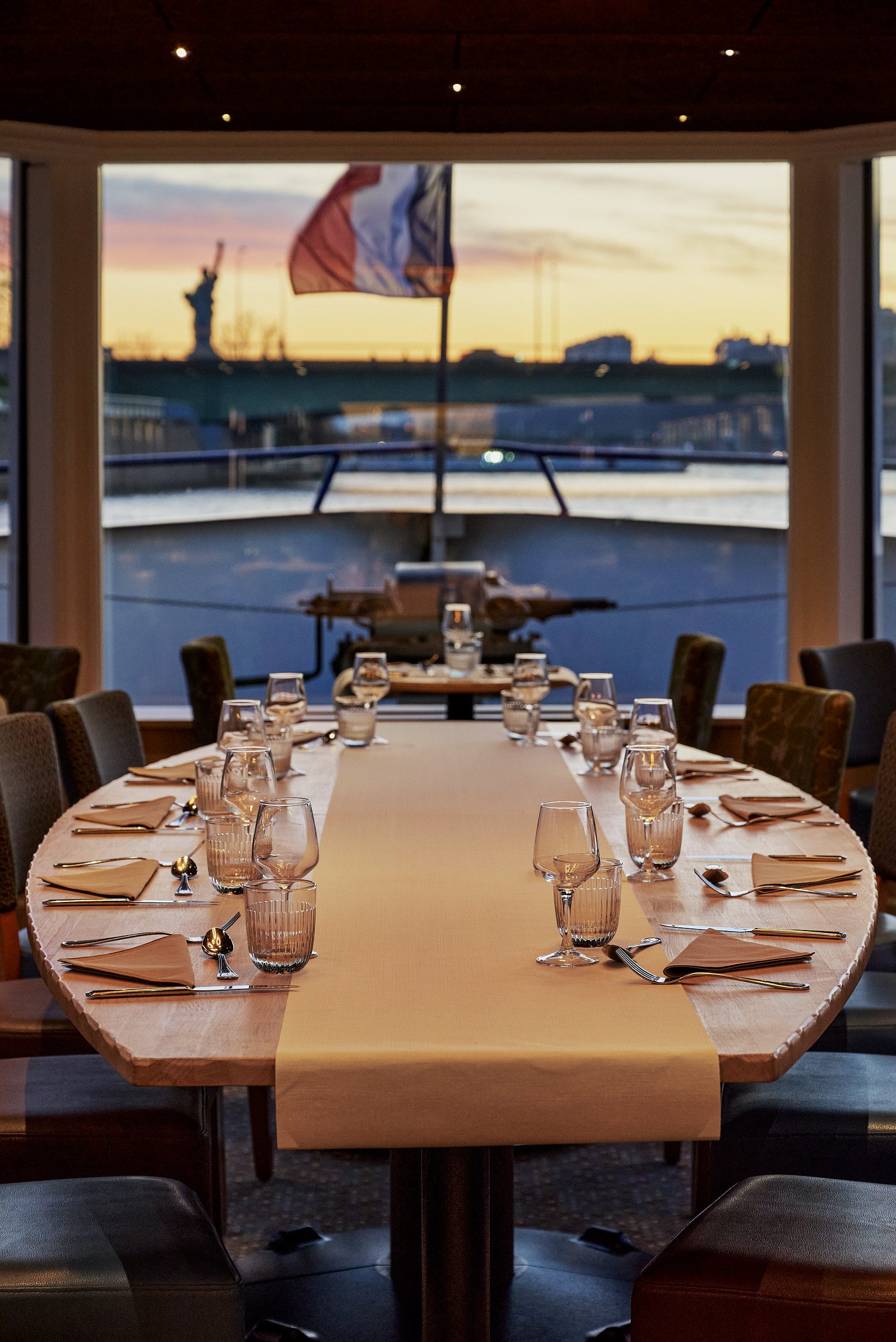Formule Vinophile avec 1/2 bouteille de vin ou champagne par personne en dîner-croisière