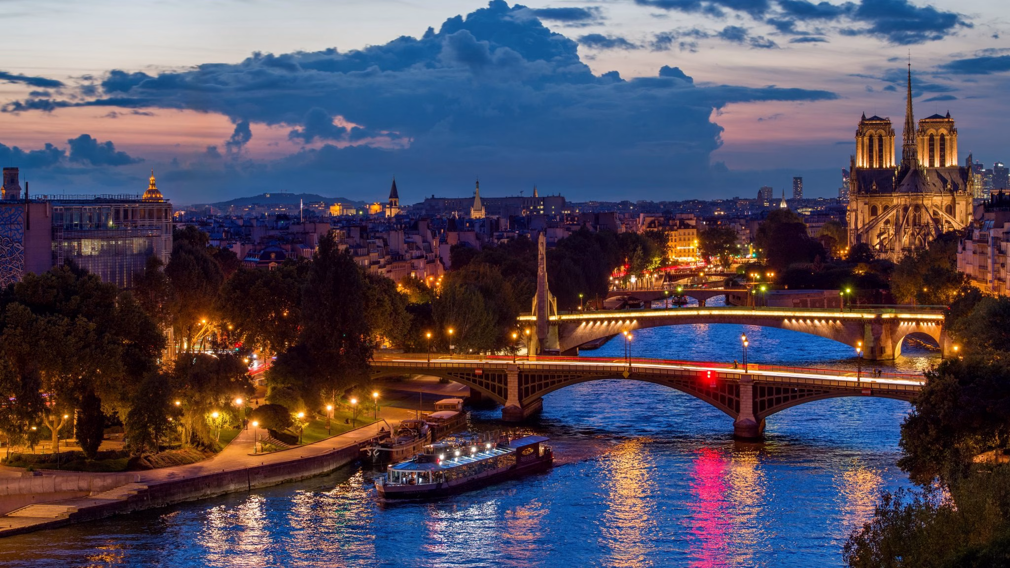 Night views from Paris en Scène on the Seine